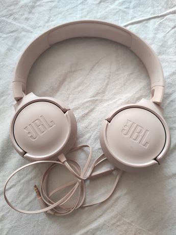 Różowe słuchawki JBL tune 500