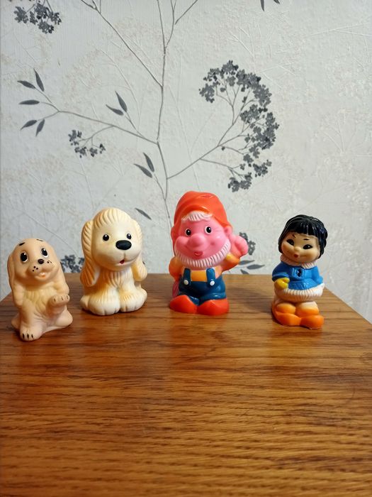Игрушки времён СССР.