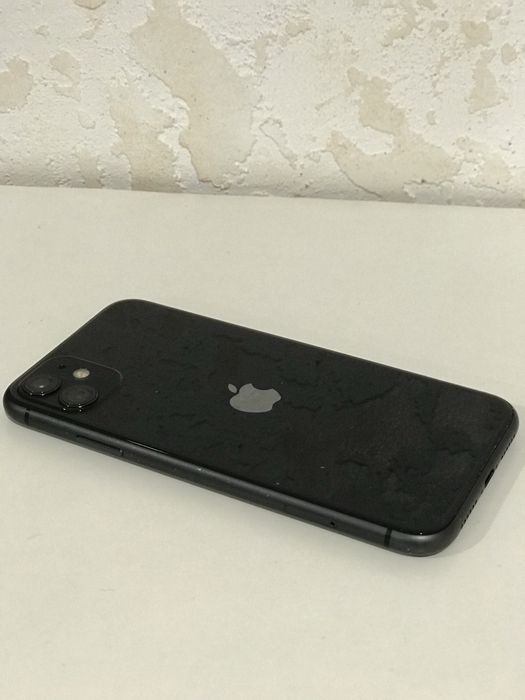 iPhone 11 128 ГБ, в хорошем состоянии.
