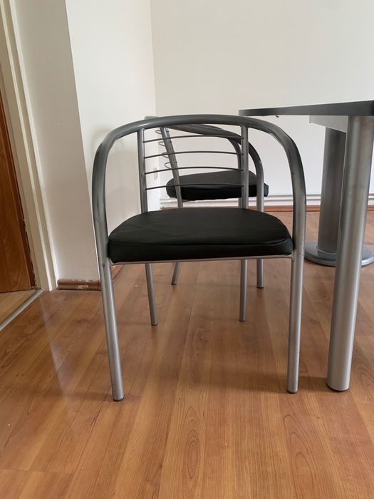 Stół kuchenny z krzesłami