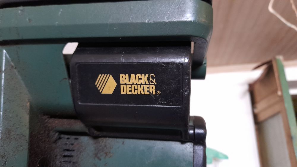 Eletroserra black decker