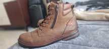 Bota de couro  nova