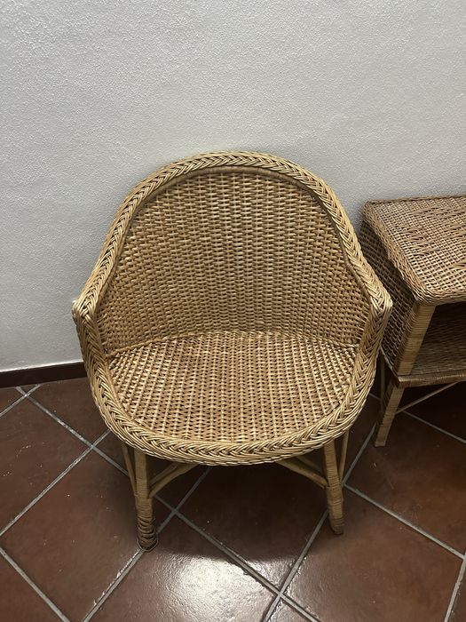 Conjunto cadeira e mesa de palha