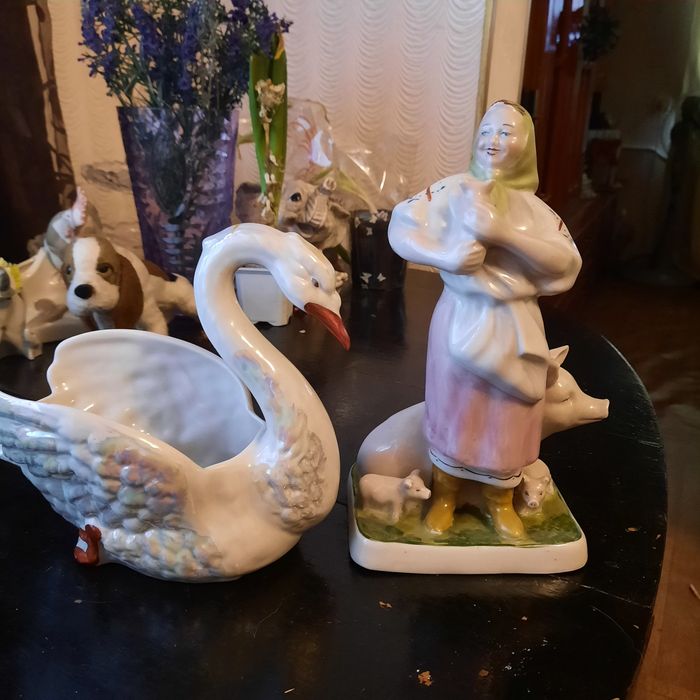 Фарфоровые статуэтки ссср свинарка и конфетница лебедь