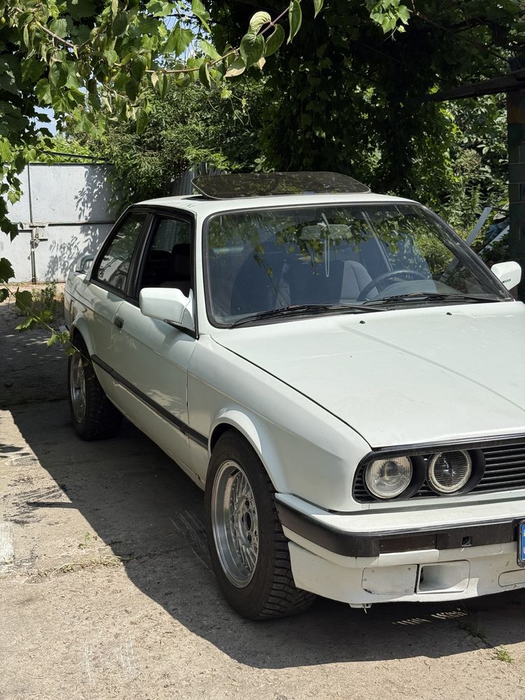 Продам Терміново  BMW E30 1.8 m42b18ціна без колес!!! Тільки сьогодні!