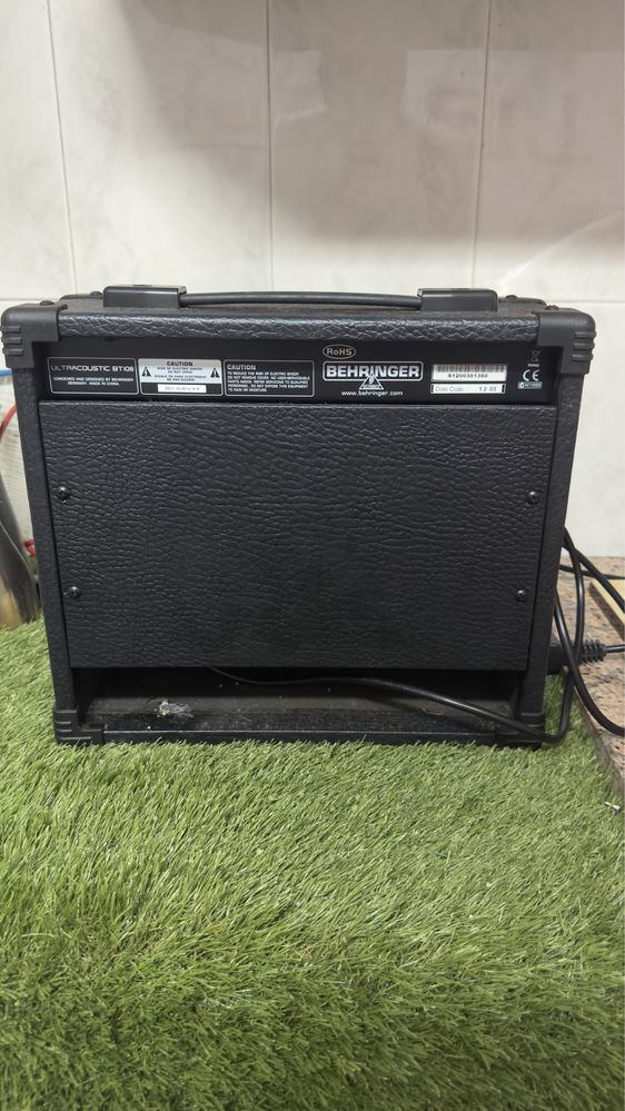 Amplificador BEHRINGER