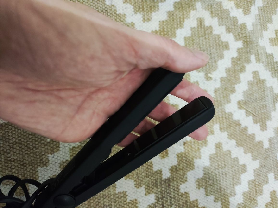 Mini prancha de cabelo para viagem marca Sthauer