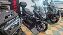 Kymco Skytown Skuter KYMCO Skytown 125 kufer szyba kufer led