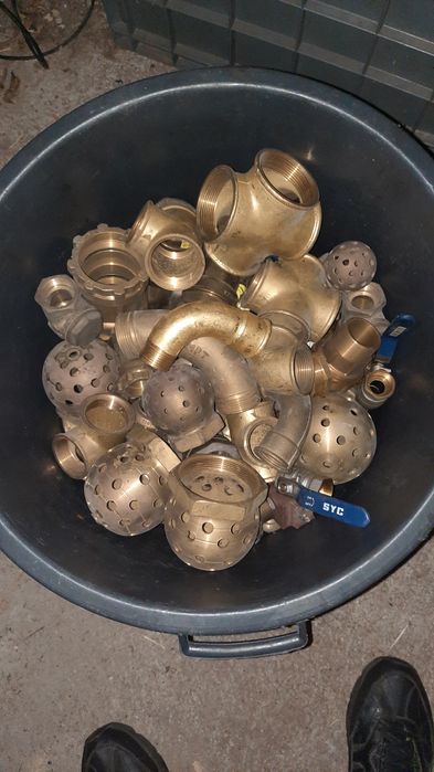 Tudo em latão. Material novo.