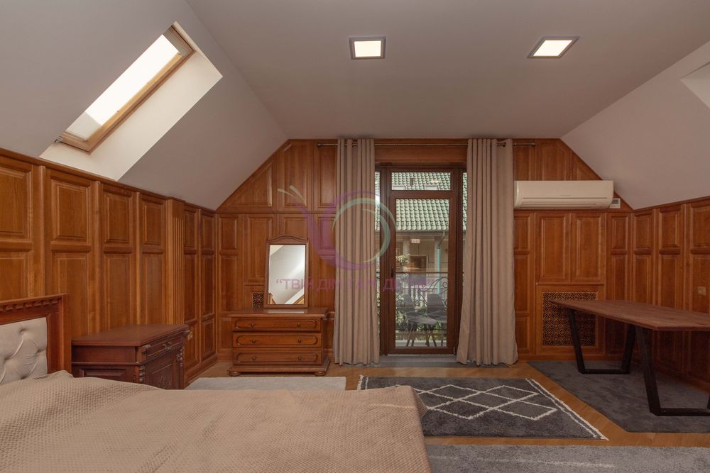 Здається в оренду будинок на 3 поверхи по вул. Достоєвського