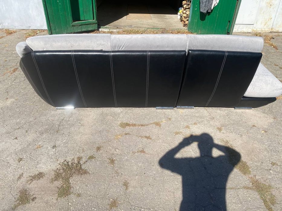 Прямий сучасний диван