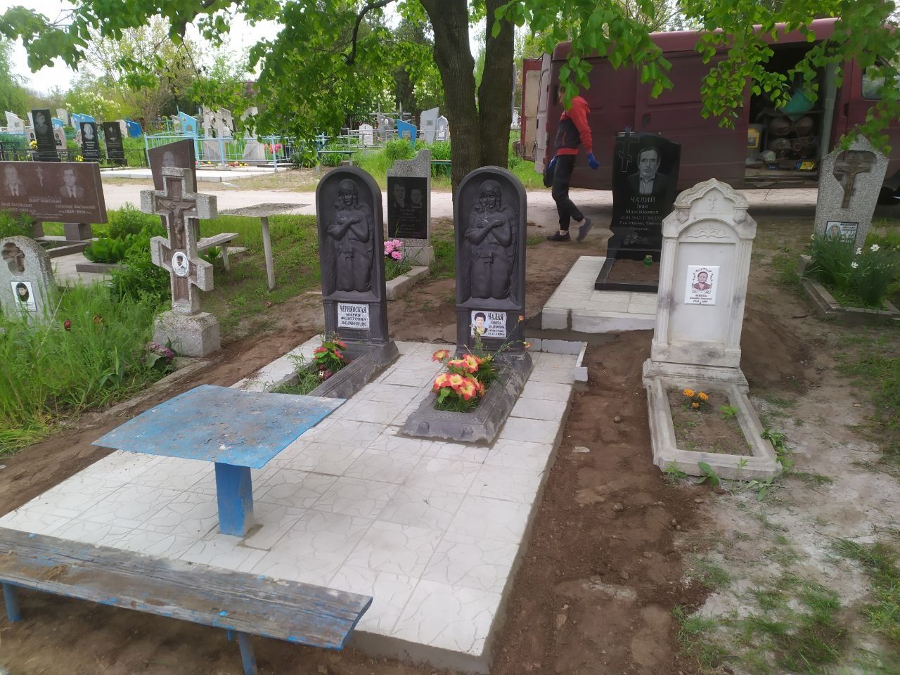 Блаустройство на кладбище укладка тротуарной плитки