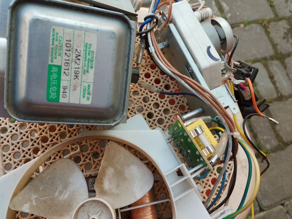 Продам запчастини мікрохвильовки DELFA