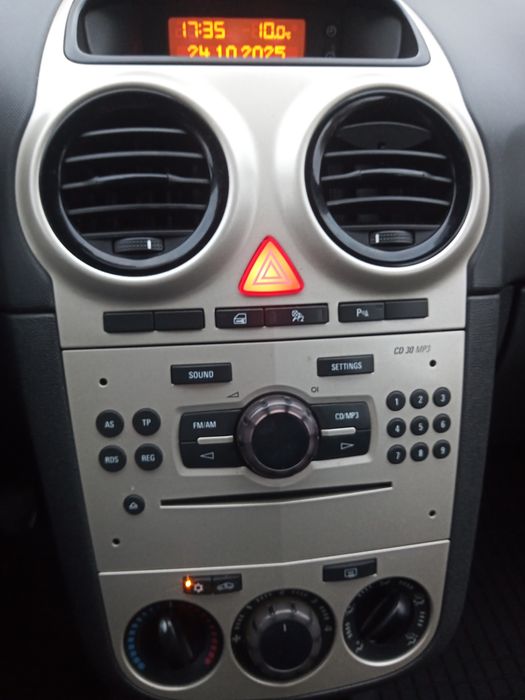 Opel Corsa D 1.2 Benzyna 2009 rok Nowy przegląd i OC Klimatyzacja