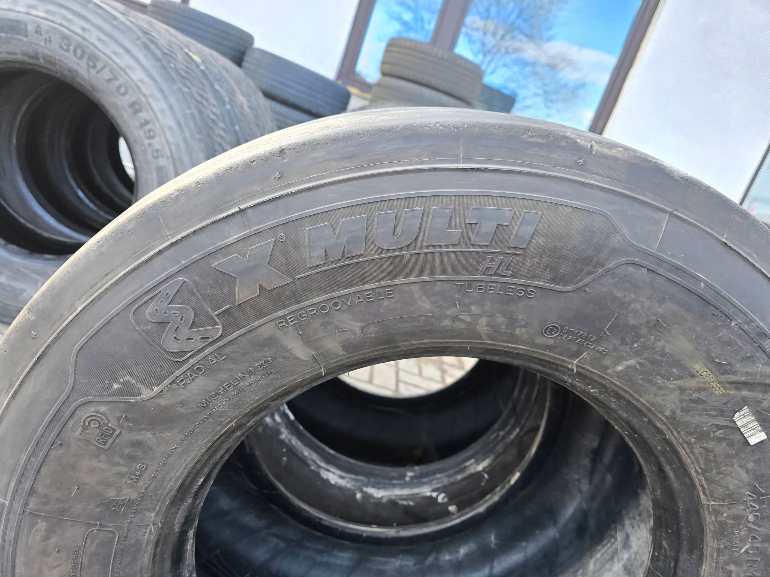 Michelin X Multi HL 445/45R19,5 164J 11mm 23r 2X