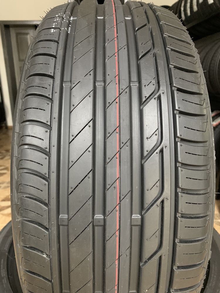 Комплект літніх шин 215/50/18 92W Bridgestone TURANZA T001