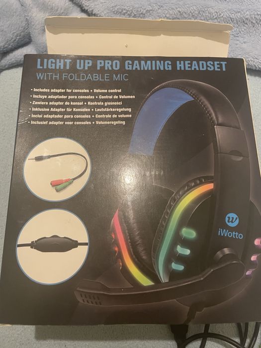 Vendo fones gamer com luzes RGB