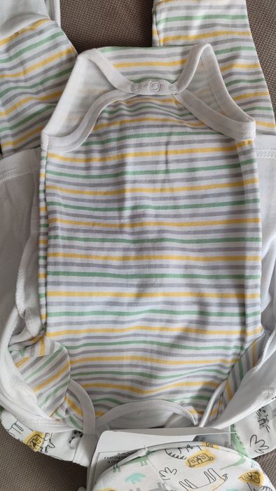 Набір одягу 6 м боді, шапочка, чоловічок, кофта, штани