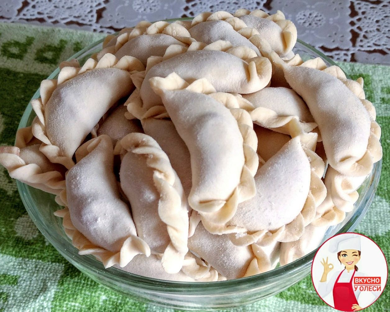 Пельмени, вареники,лапша,чебуреки.