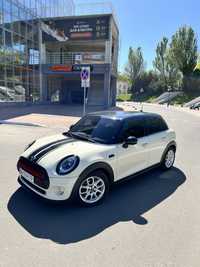 Mini Cooper D.  2015 год. 1,5 дизель.