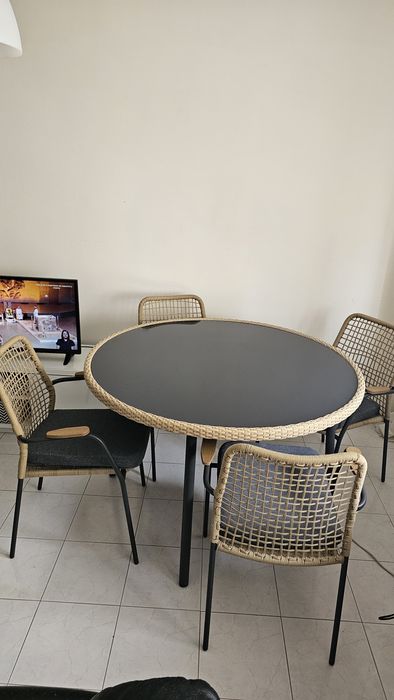 Mesa de jardim  em vidro terraço e cadeiras