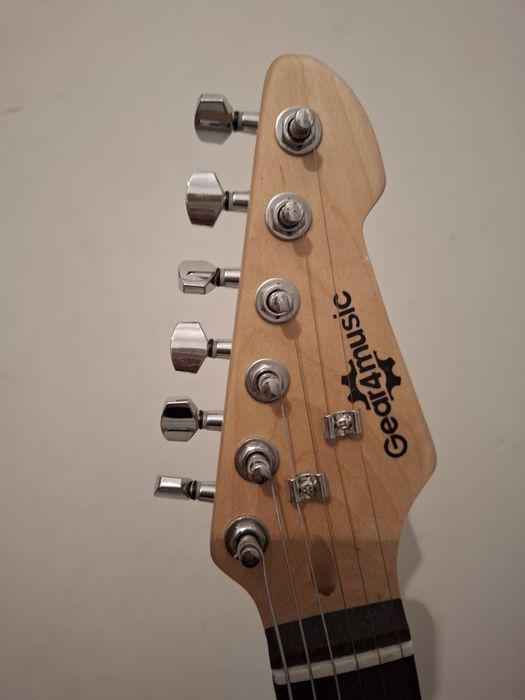 Guitarra nova cim acessórios