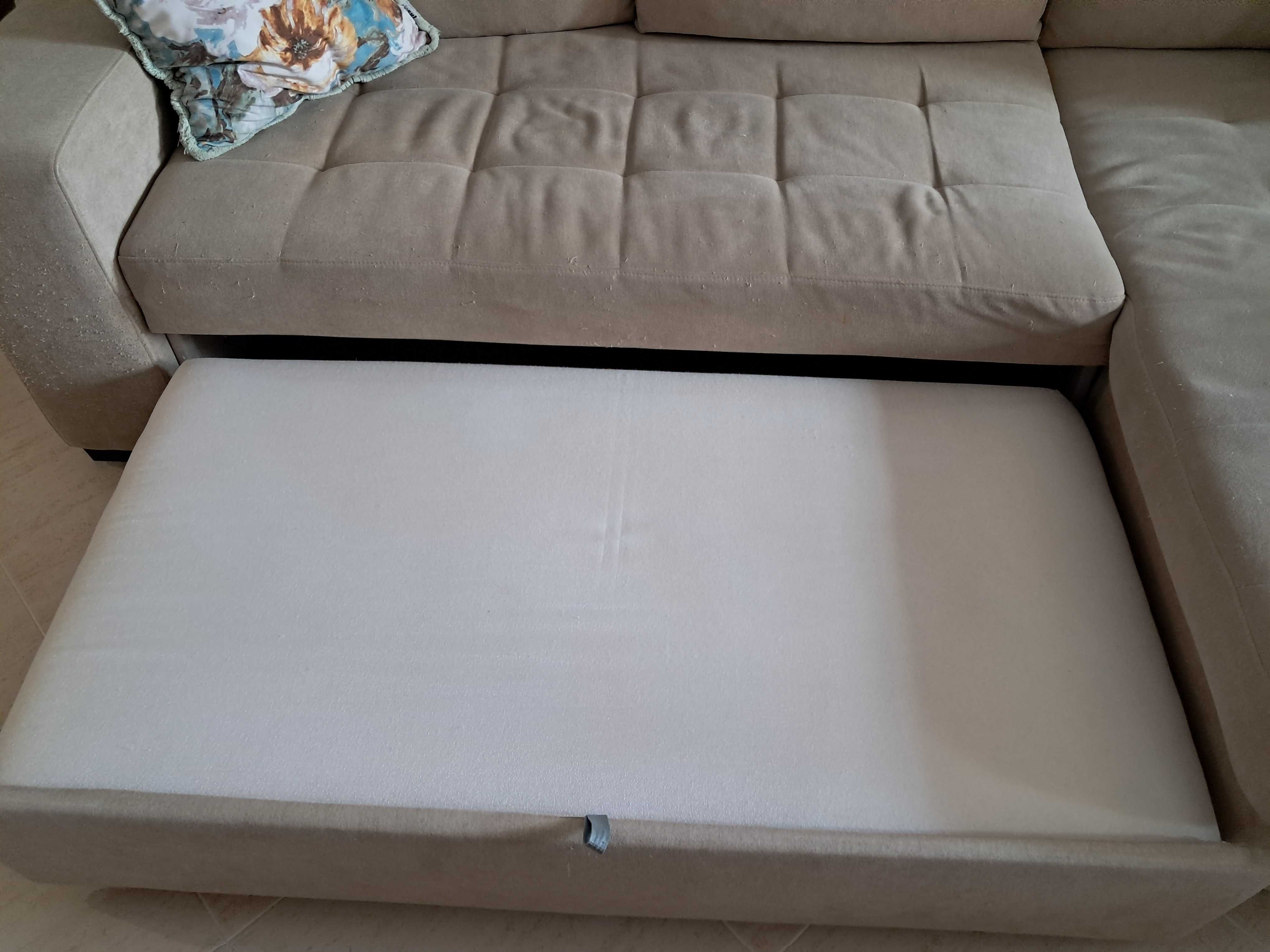 Sofá creme com Chaise Long