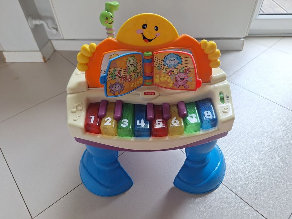 Pianino Fisher Price, stolik interaktywny, zabawki intwraktywne