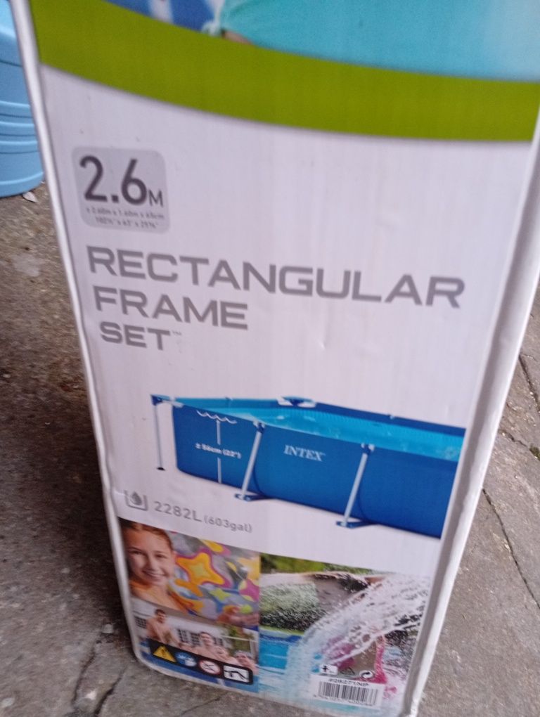 Sprzedam basen stelażowy INTEX.