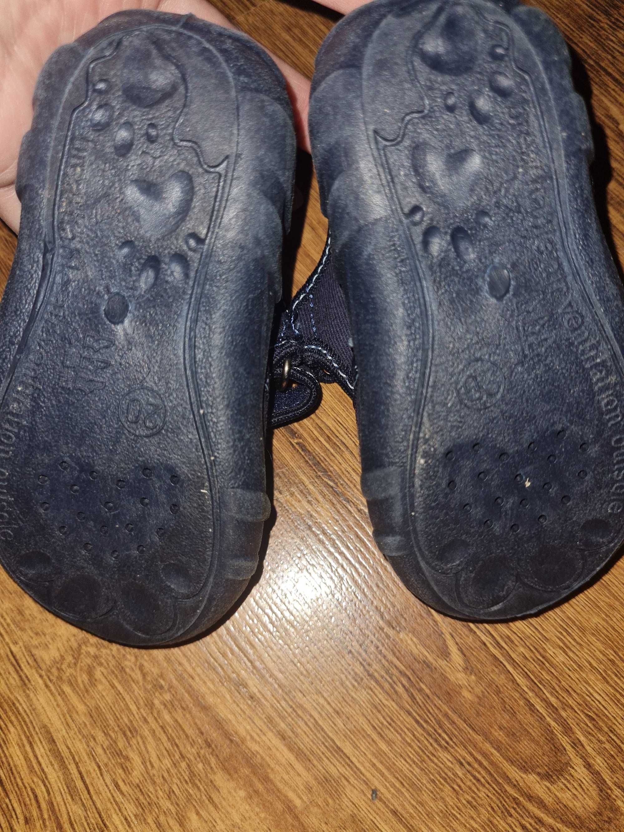 Kapcie NOWE renbut 20