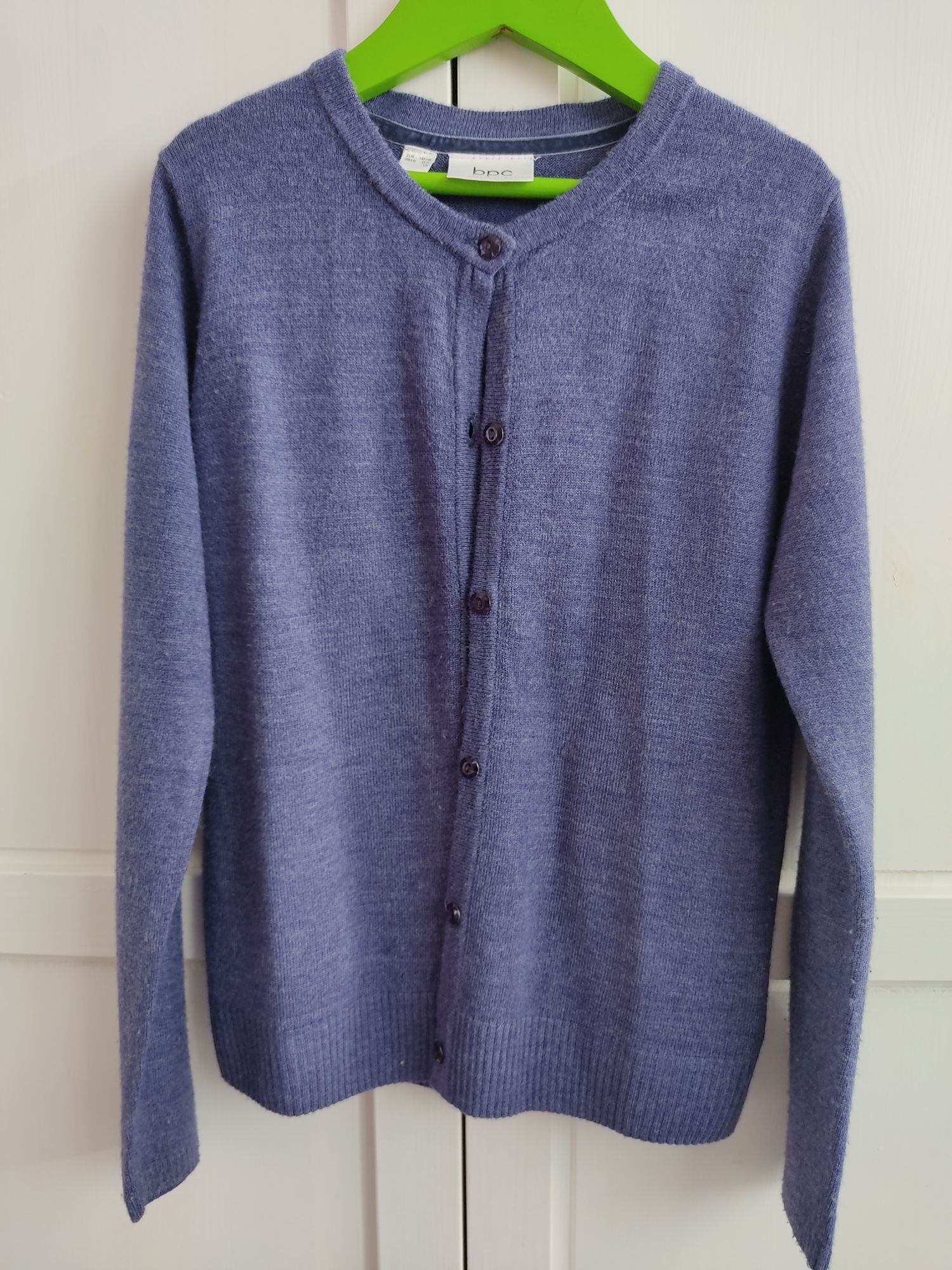 Niebieski sweter 140