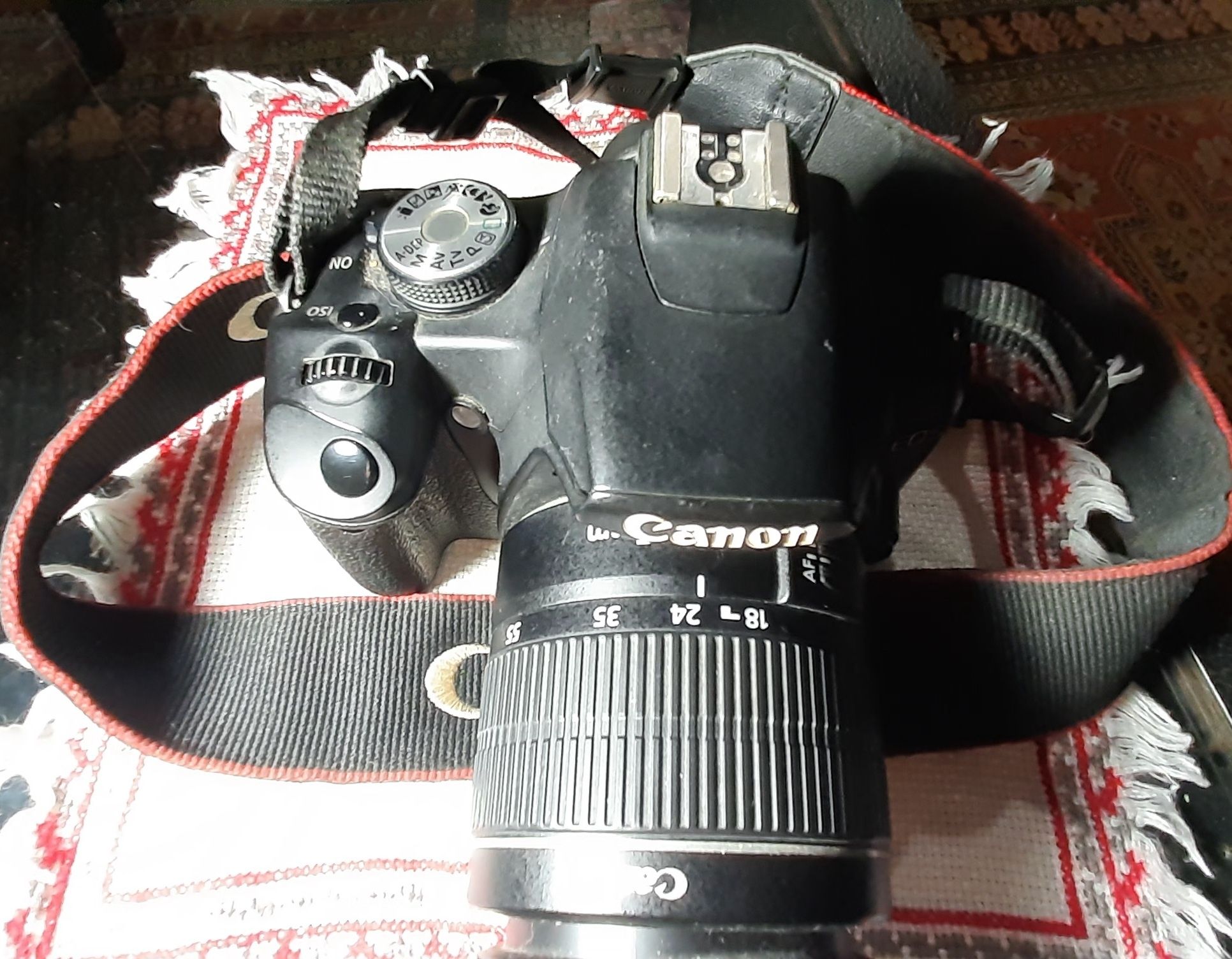 Дзеркальна камера Canon