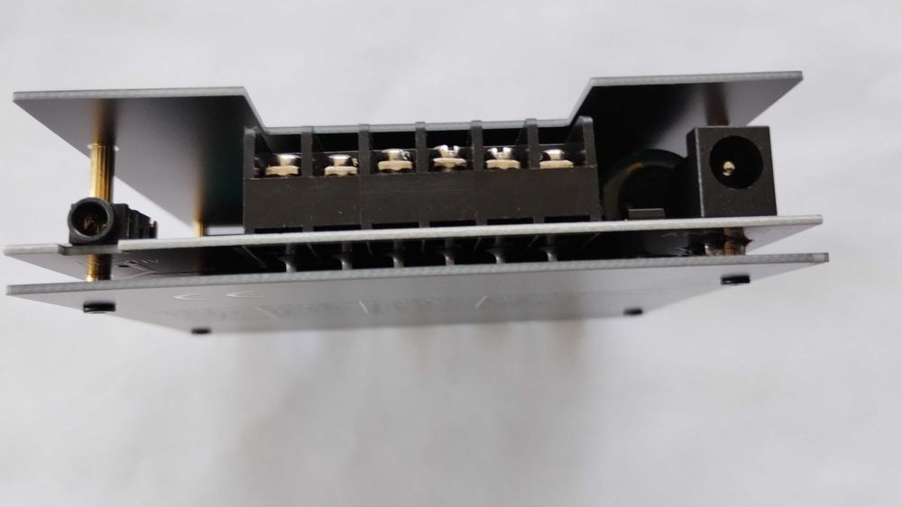 Wzmacniacz cyfrowy audio z bluetooth 5.0,AUX,2*50W+100W subwoofer.