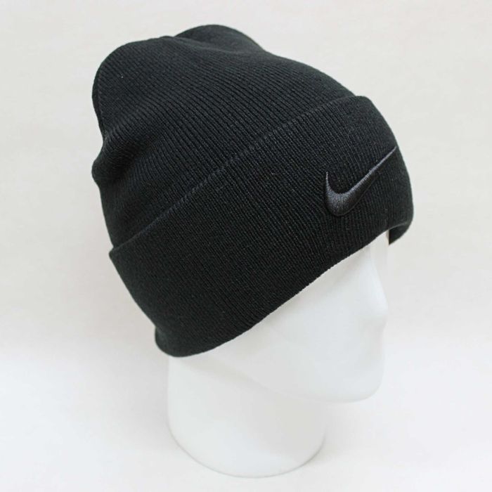 Тепла шапка найк (Nike) чорного кольору з чорною вишивкою з боку