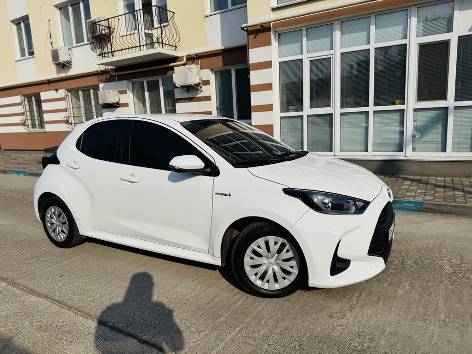 Toyota Yaris 1.5 Hybrid e-CVT Style 2022 рік Official