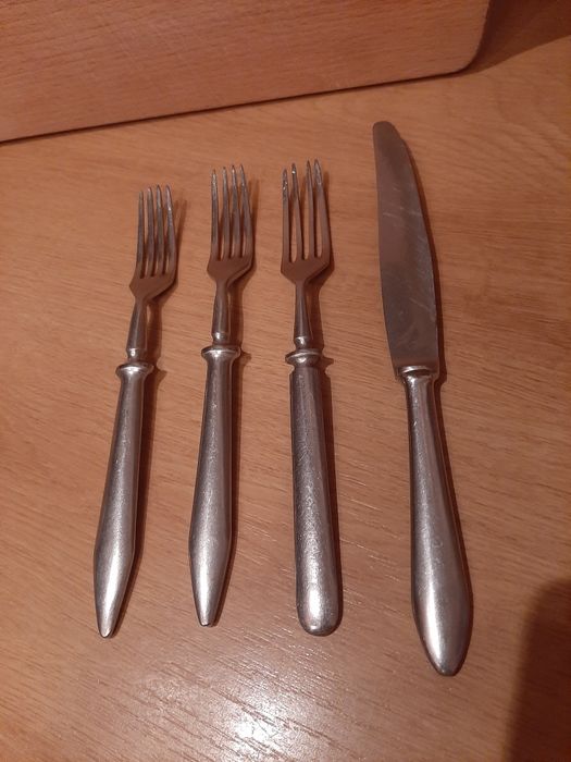Sztućce zabytkowe - 4 widelce 1 nóż, cena za całość