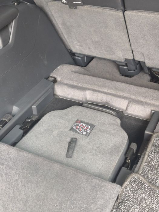 Продам Peugeot 5008.