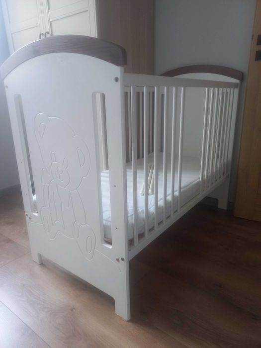 Łóżeczko + zestaw dziecięcy