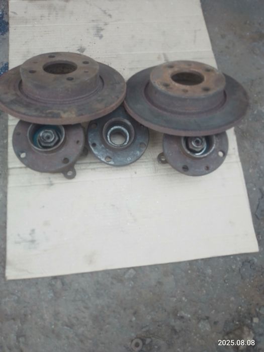 Тормозние диски.ступици.. ваз.09.10