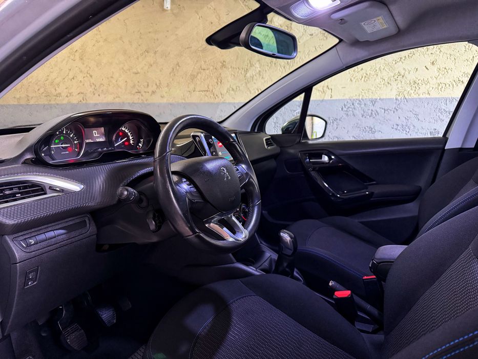 Peugeot 208 1.2 VTI Style - Desde 130€ Mês