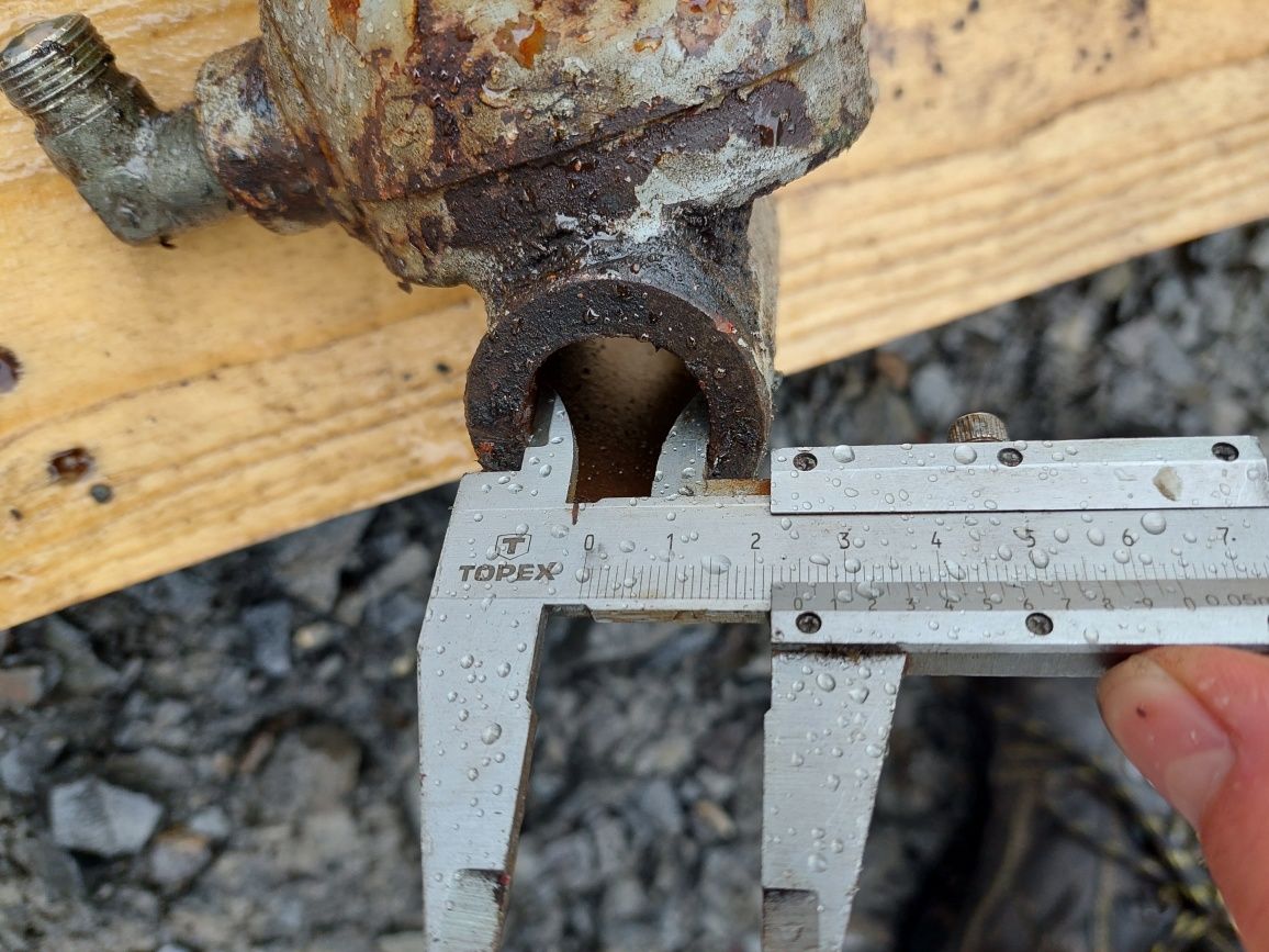 Siłownik hydrauliczny dwustronny