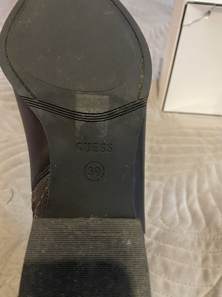 Ботинки женские Guess 39 размер
