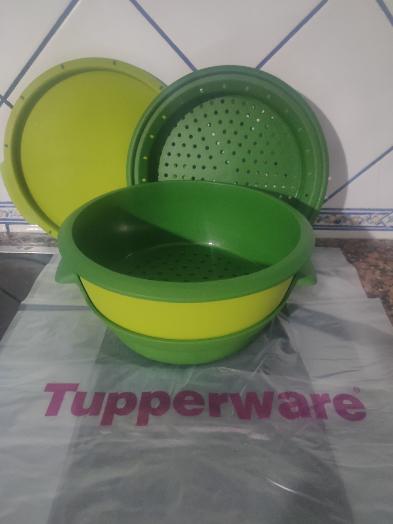 Micro gourmet com formas tupperware