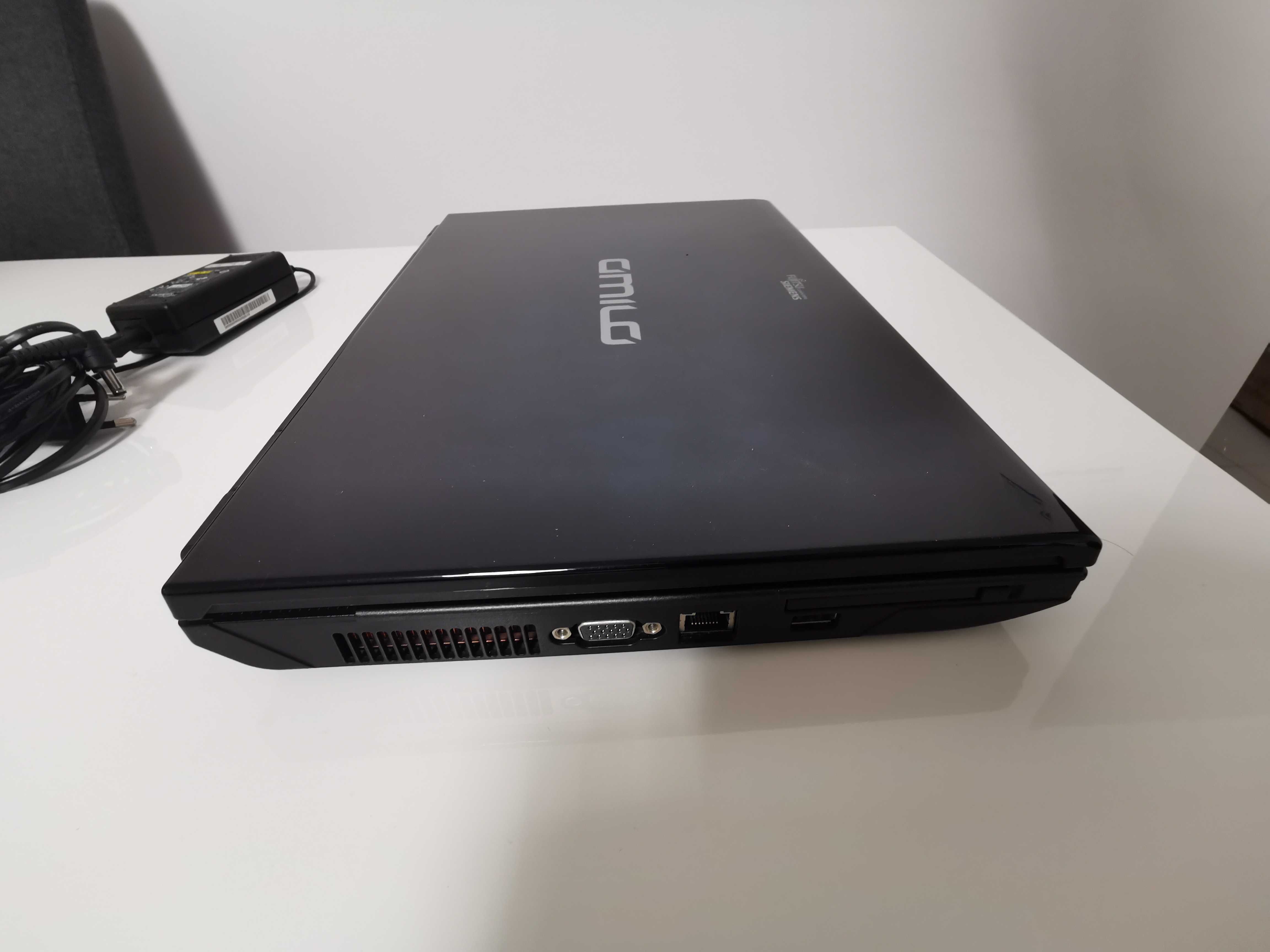 Laptop Fujitsu Siemens Amilo Li3710 16"