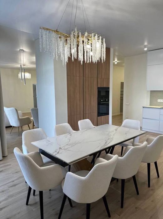 Новий будинок у престижному котеджному містечку