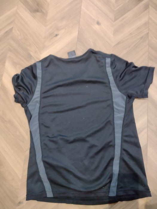 Koszulka sportowa Nike t-shirt dri fit L 40. Z przodu pod biustem zaci