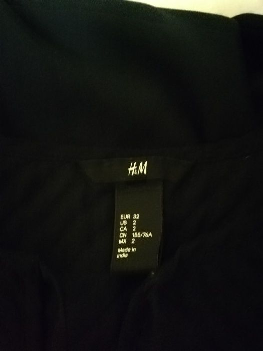 Красивое темно-синее платье от H&M