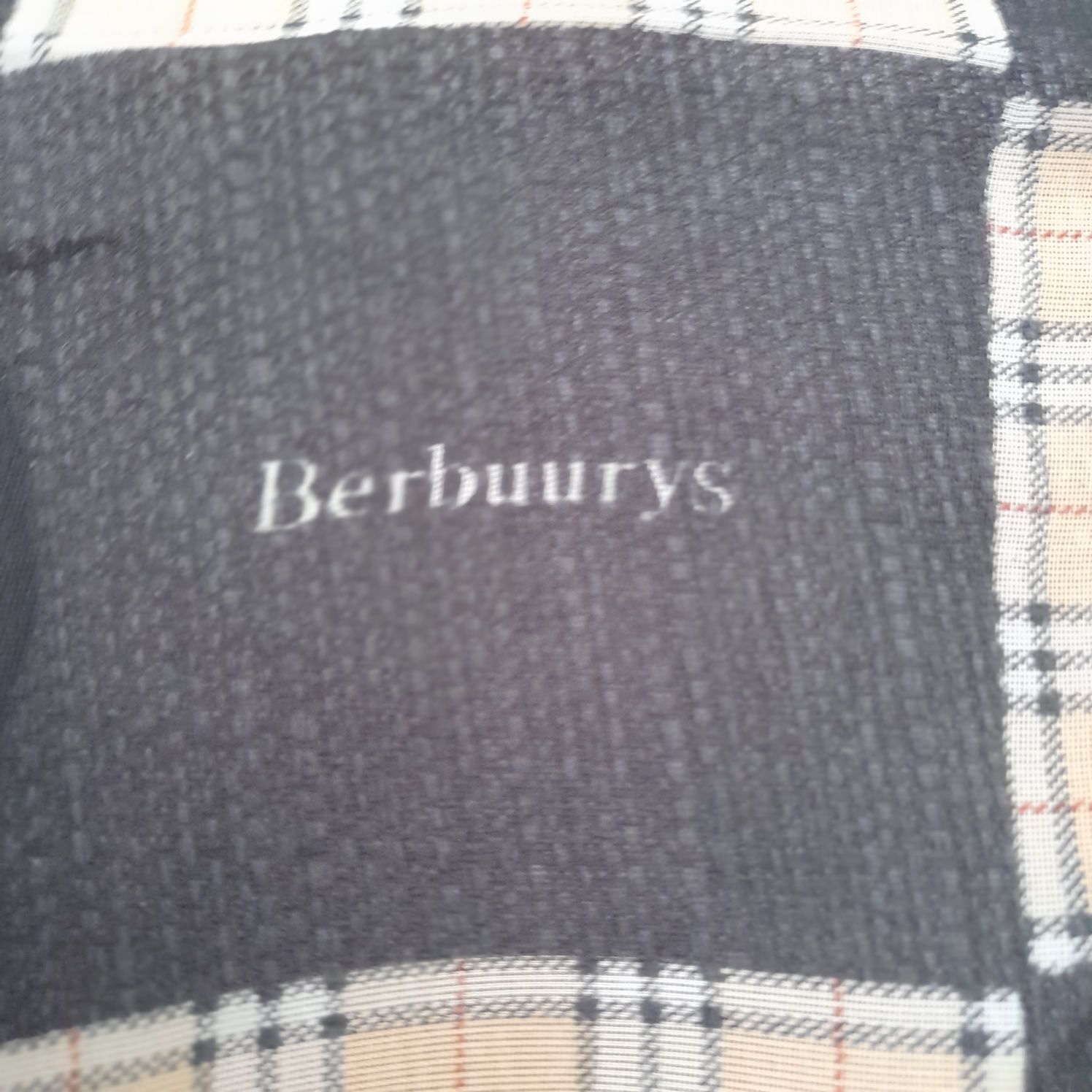 Lenço Burberrys  novo