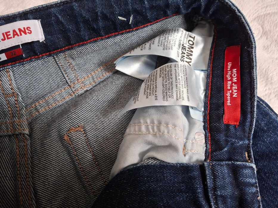 Tommy Jeans granatowe jeansy Mom Ultra high rise wysoki stan 25x32