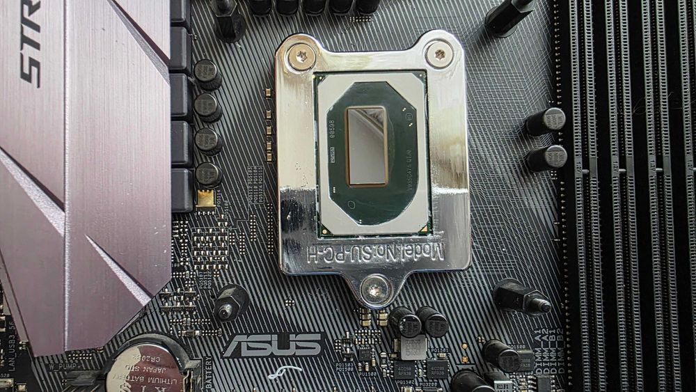 Intel QTJ0 (8C/16T, 4.9 GHz) + ASUS ROG STRIX Z270G GAMING